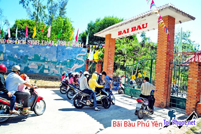 Cổng vào Bãi Bàu Phú Yên
