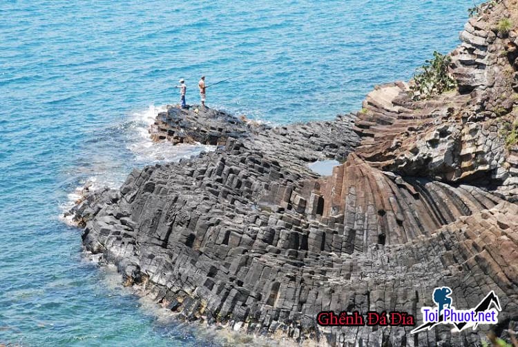 Du lịch Ghềnh Đá Đĩa Phú Yên - Đi câu cá ở Ghềnh Đá Đĩa