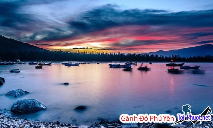 Gành Đỏ Phú Yên đẹp huyền ảo khi chiều tà