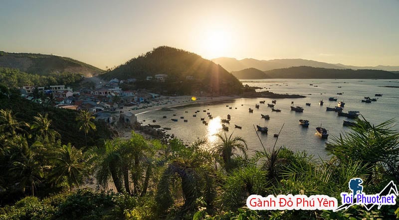 Gành Đỏ Phú Yên đẹp lung linh trong ráng chiều đầy nắng