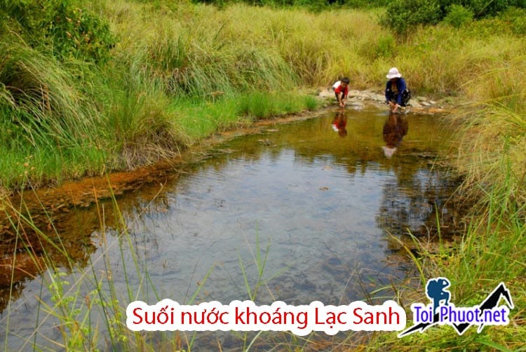 tham quan Suối nước khoáng Lạc Sanh