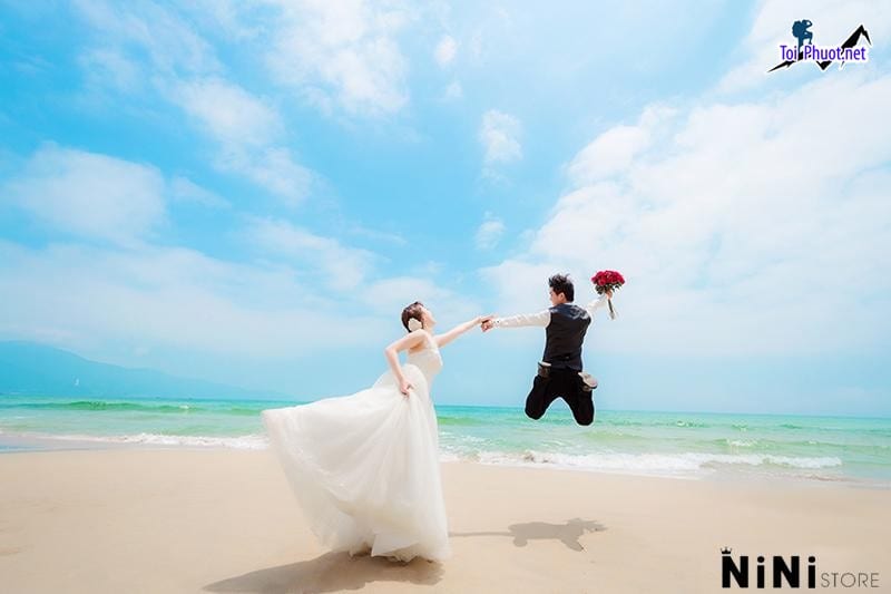 Ngắm hoàng hôn ở Chụp ảnh cưới Tuy Hoà Phú Yên không chỉ chill mà lên hình siêu đẹp