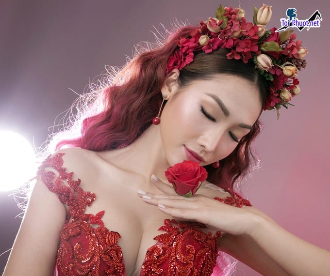 Trang điểm cô dâu Áo Cưới Đẹp Tuy Hoà Phú Yên tiệc cuối năm với tông đỏ quyến rũ