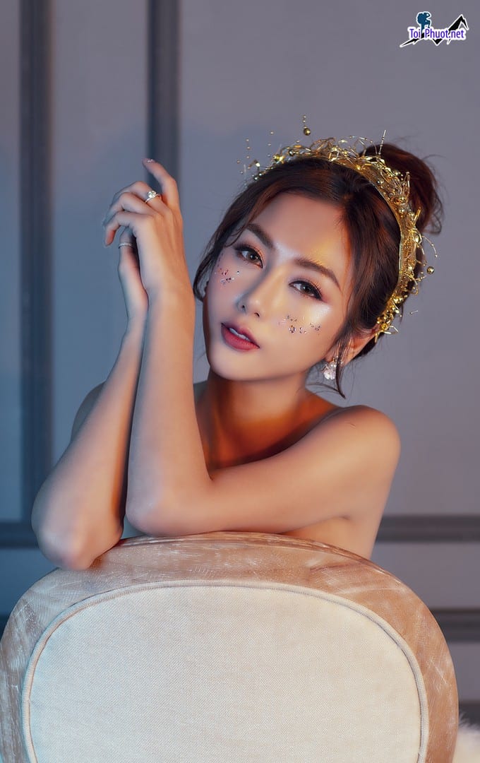 Trang điểm cô dâu, Áo Cưới Đẹp Tuy Hoà Phú Yên trong veo kết hợp hiệu ứng bling bling