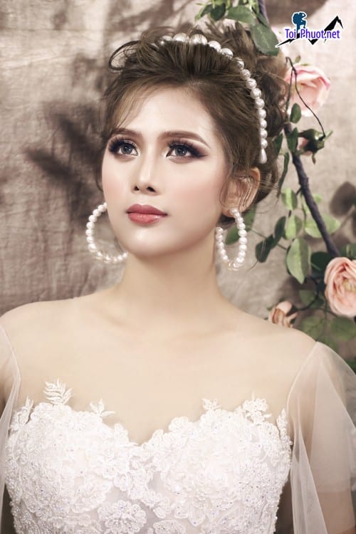Trang điểm kiểu Tây thời thượng cho cô dâu Việt, Áo Cưới Đẹp Tuy Hoà Phú Yên