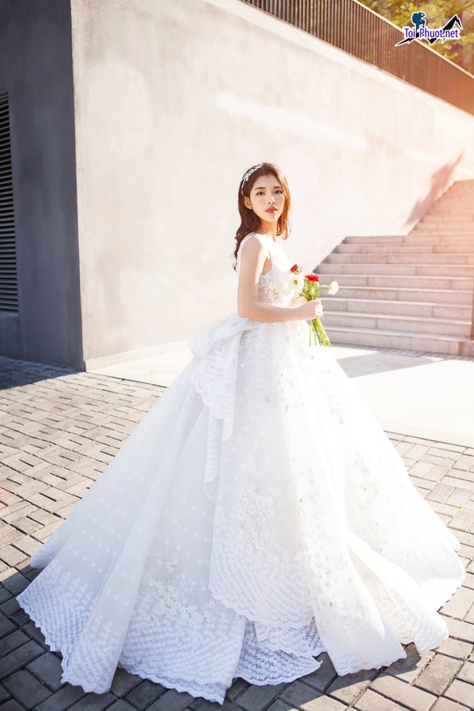 Váy cưới, Áo Cưới Đẹp Tuy Hoà Phú Yên đính ren cho xuân hè