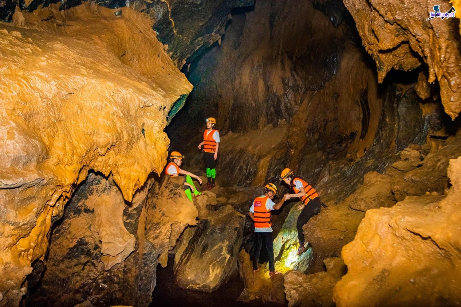 Dịch vụ đặt tour Quảng Bình khám phá hang động kết hợp các hoạt động ngoài trời nhẹ nhàng
