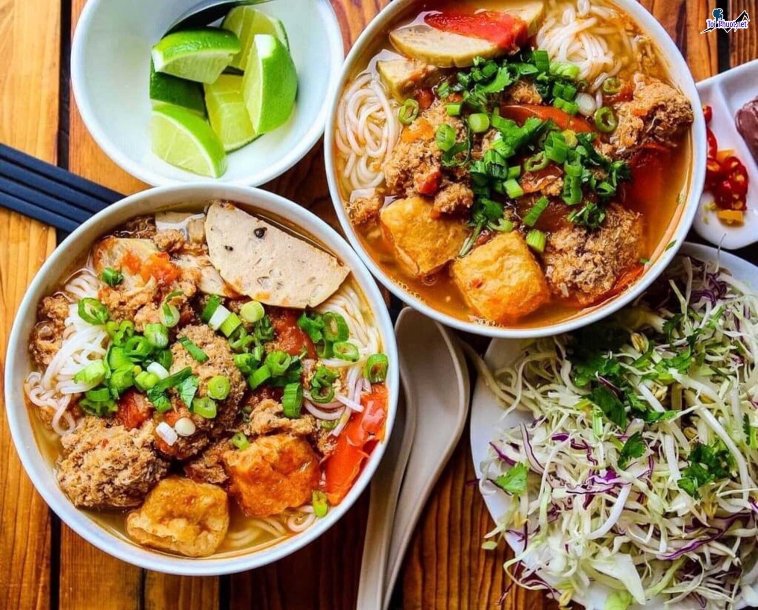 Bún riêu cua đồng là một món ăn truyền thống của người Việt Nam