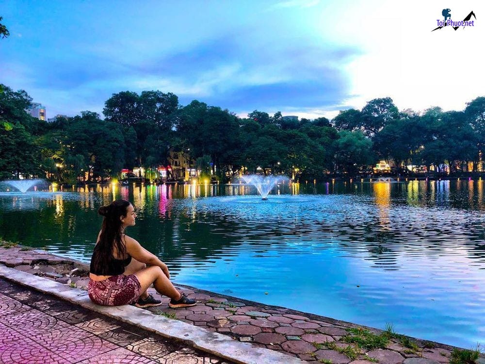 Các địa điểm vui chơi Hồ Gươm Hà Nội buổi tối không được bỏ lỡ