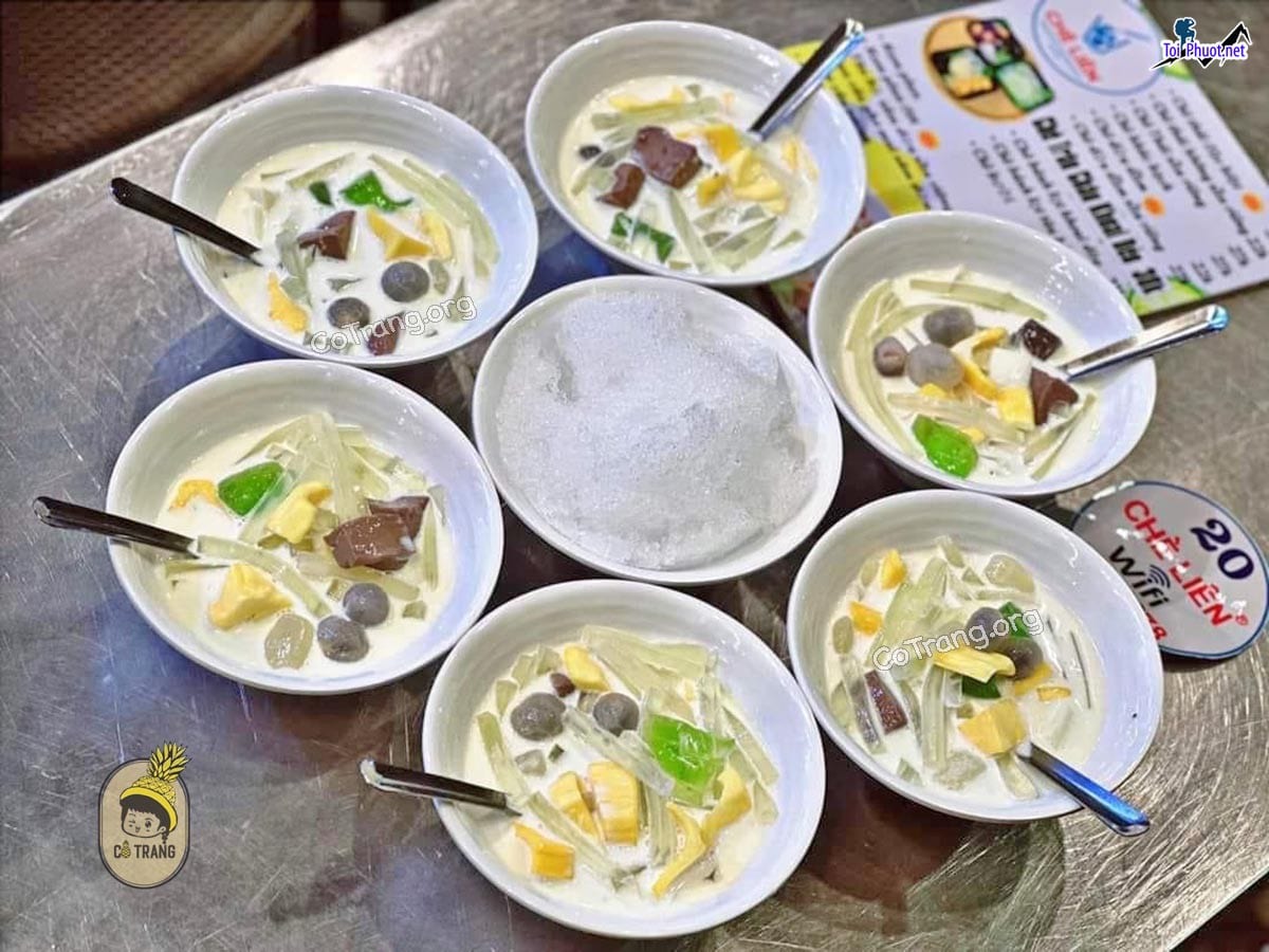 Chè sầu riêng Đà Nẵng được đánh giá là một trong những món ăn đường phố đắt khách và độc đáo nhất