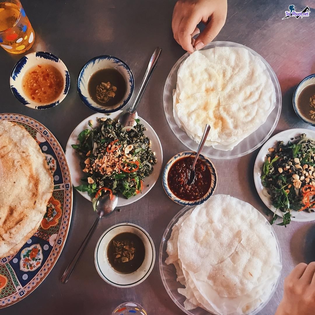 Đắm chìm vị giác Bánh đập Hội An đậm đà và mang màu sắc đặc trưng của phố cổ
