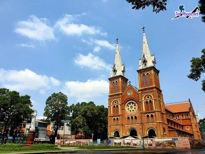 Địa điểm Check-in Nhà thờ Đức Bà Sài Gòn địa điểm mà du khách không thể bỏ qua
