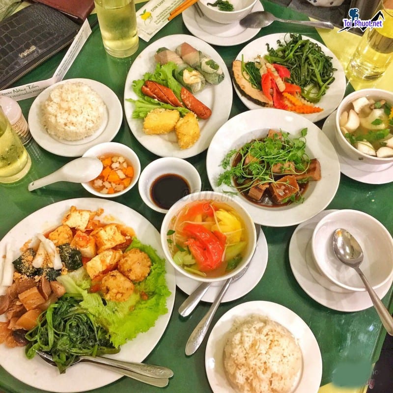 Dịch vụ đặt món chay tại khu du lịch tâm linh dành cho tín đồ phật tử