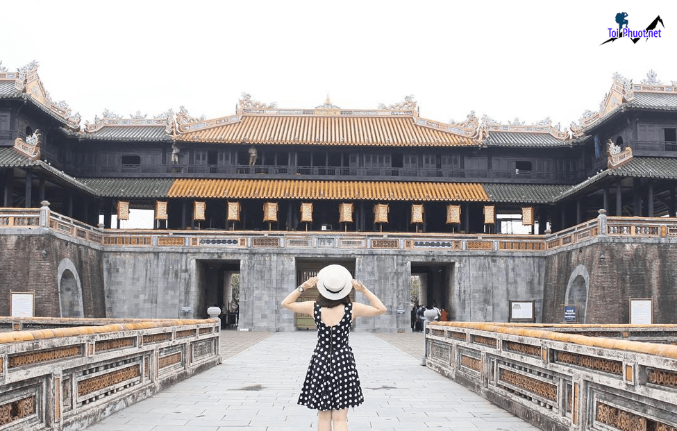 Dịch vụ đặt tour Huế tham quan cố đô tham quan trải nghiệm thành cổ xưa