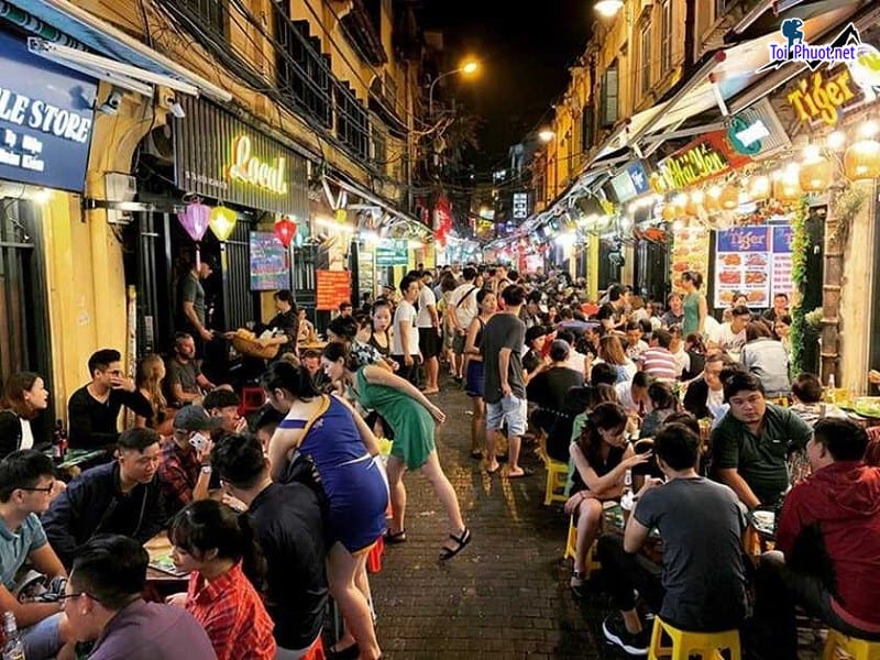 Dịch vụ khám phá món ăn đường phố Hà Nội List 10 món ăn nhất định phải thử khi đến