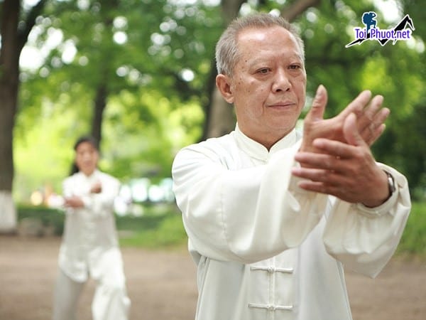 Dịch vụ tập thể dục dưỡng sinh ngoài trời và 5 bài tập dễ dàng cho người lớn tuổi
