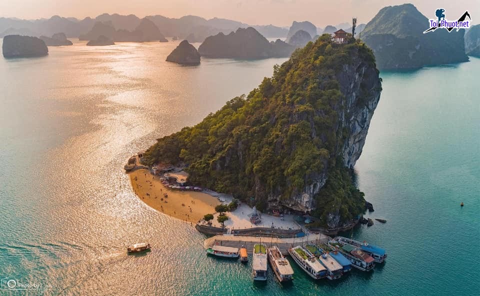 Dịch vụ thuê tàu du lịch biển dài ngày thăm biển Vịnh Hạ Long