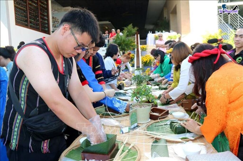 Dịch vụ tổ chức lễ hội nấu bánh chưng ngày Tết dành cho khách du lịch