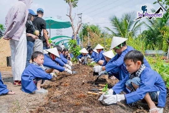 Dịch vụ tour du lịch trải nghiệm làm nông dân và học được những bài học bổ ích