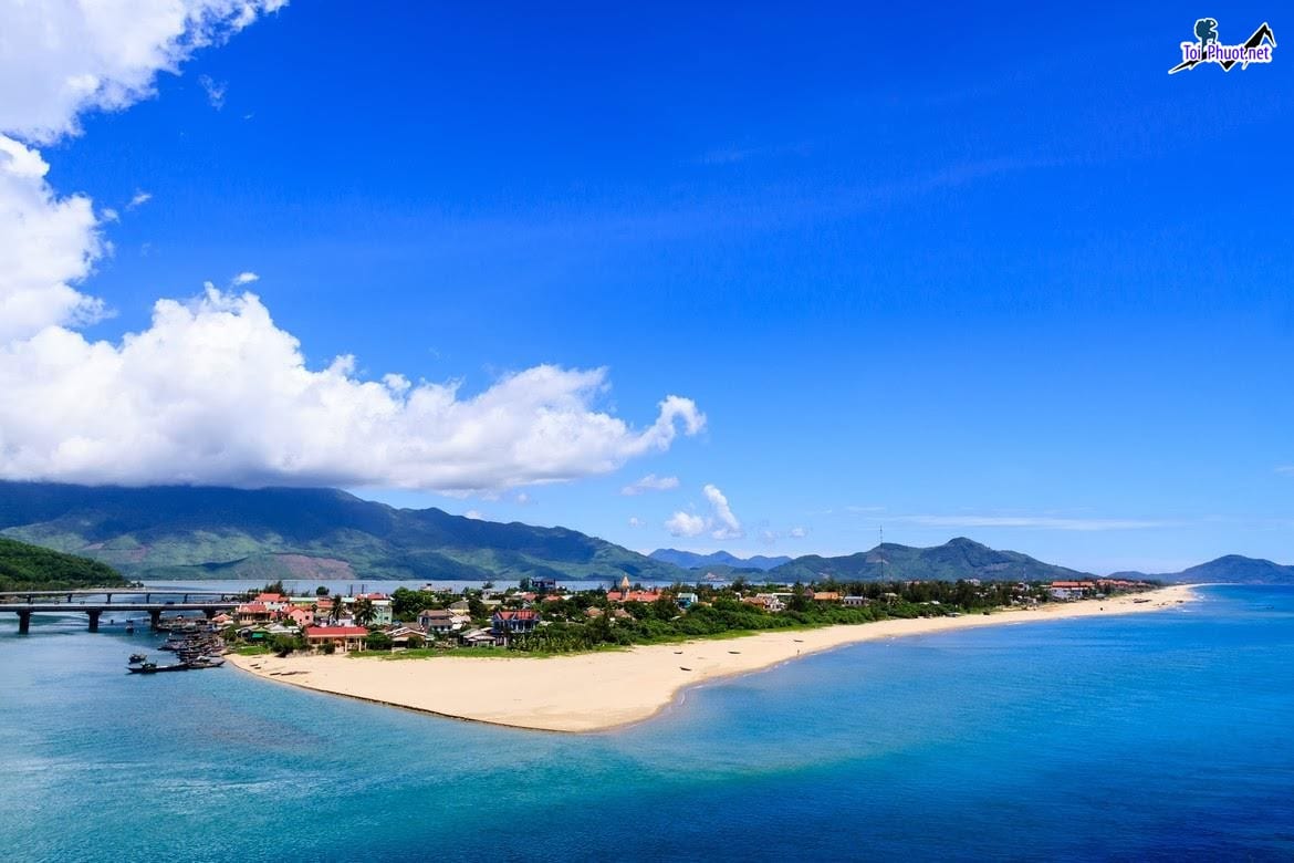 Dịch vụ tour hè nghỉ mát tại biển miền Trung khám phá những danh lam thắng cảnh