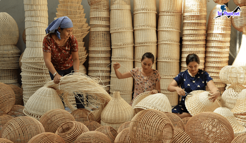 Dịch vụ tour kết hợp học làm đồ thủ công trải nghiệm làm tre Tại Rừng Dừa Bảy Mẫu Cẩm Thanh
