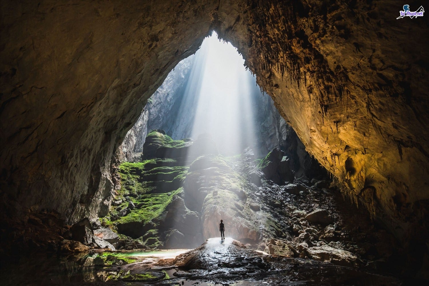 Dịch vụ Tour khám phá hang Sơn Đoòng đây là Hang động tự nhiên lớn nhất thế giới