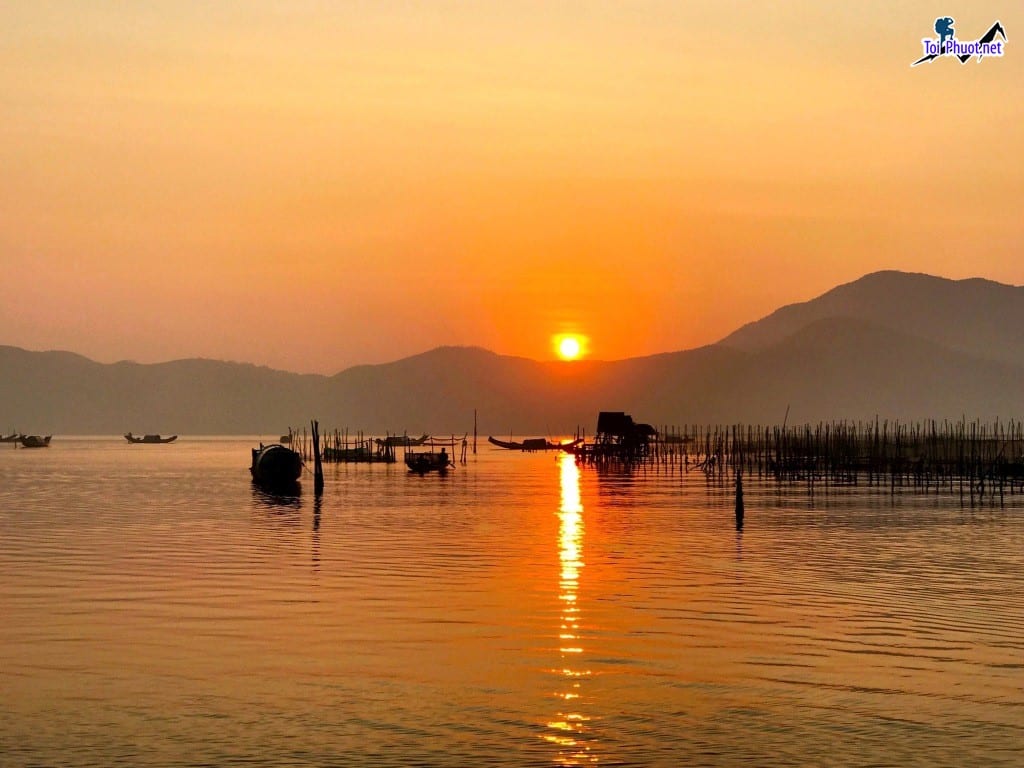Dịch vụ tour ngắm bình minh một mình trên Phá Tam Giang tuyệt vời nhất