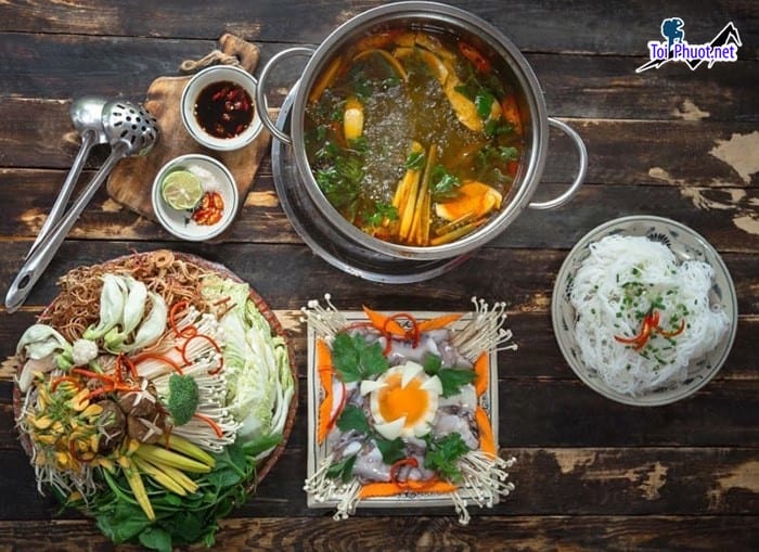 Món Lẩu mắm miền Tây từ bao đời nay là một nét tiêu biểu trong văn hóa ẩm thực miền Tây Nam Bộ
