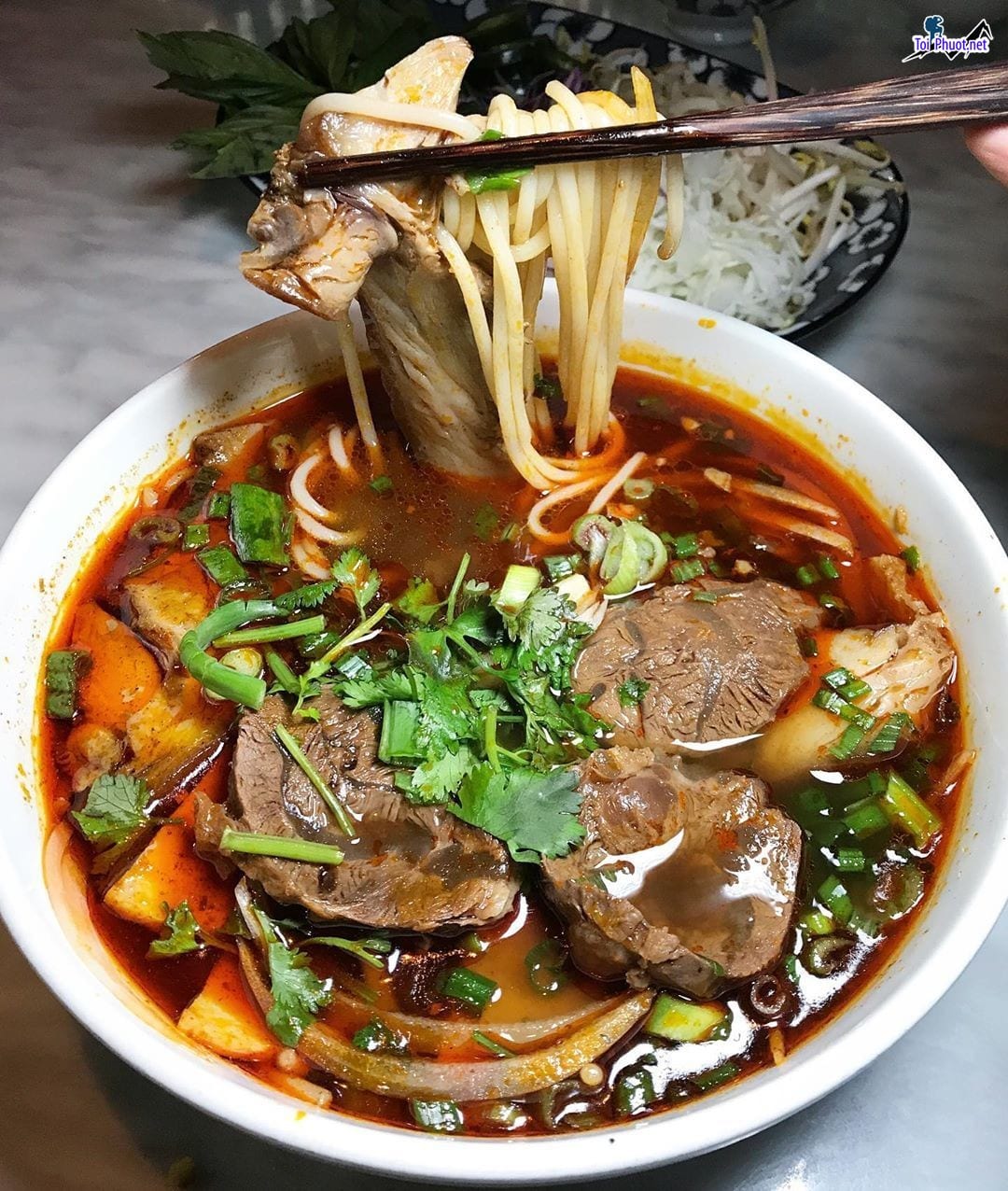 Nàng thơ ẩm thực Bún bò Huế chính gốc hương vị đậm đà cùng mùi thơm quyến rũ