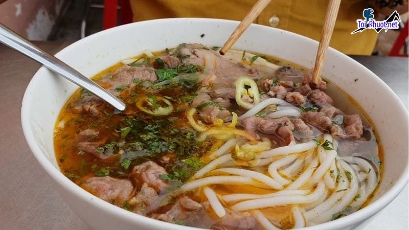 Top 10 Quán bún bò Huế ngon ở Hồ Chí Minh được đông đảo khách hàng yêu thích