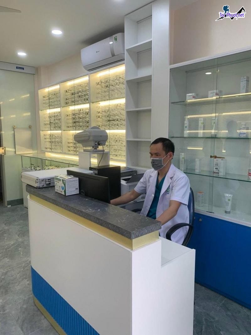 Top 2 Địa chỉ khám mắt và bán kính cận giá tốt nhất Hòa Bình thiết bị hiện đại (1)