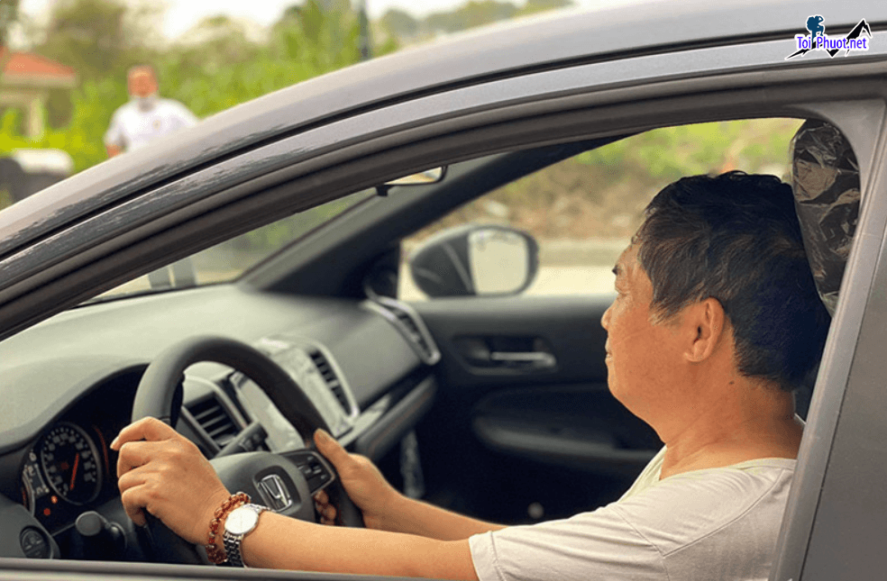 Chạy lái xe hộ Hóc Môn giùm giúp bạn thoải mái trong quá trình di chuyển (1)